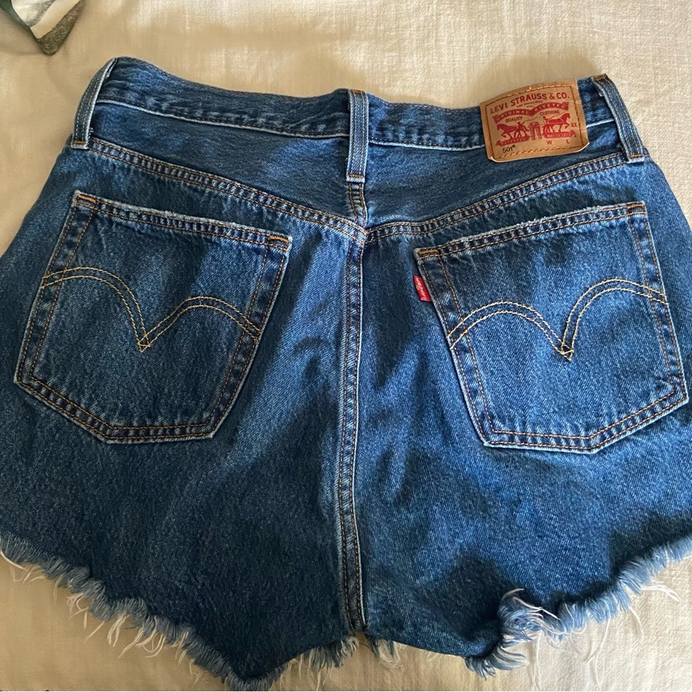 Levi’s shorts, size 29 (equivalent to an 8). Gently used, perfect for summer!